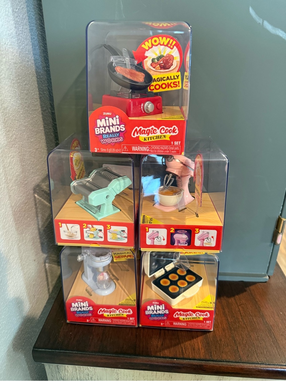 Mini Brands Magic Cook Kitchen Playset - Red and Pink Mini Appliances
